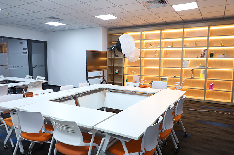 上海商(shang)點教育_學(xué)校環境照片